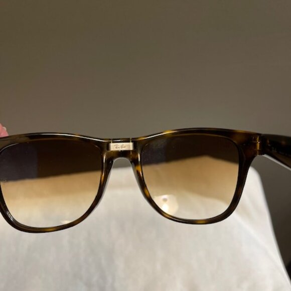 Ray-Ban Foldable Tortoise Shell Sunglasses - Picture 7 of 16
